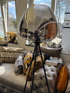 Designer-Stehlampe mit Rauchglas und exklusiver Wohn-Deko
