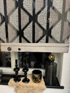 Rollo mit geometrischem Muster in Schwarz und Beige